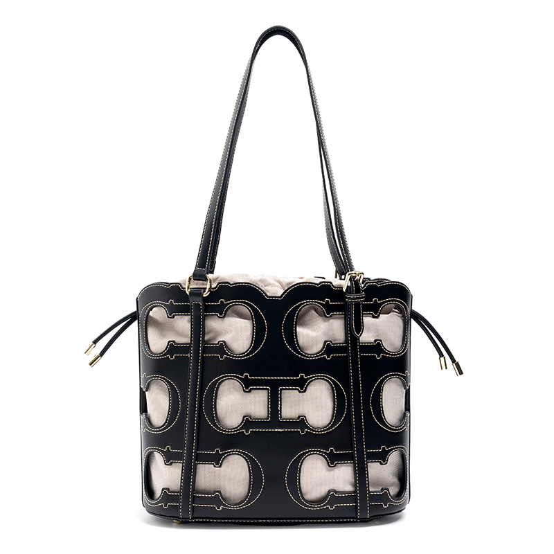 CH Tote Bag Cutout Logo Large  - Luxury Bags Without Logo ulasan dan harga
